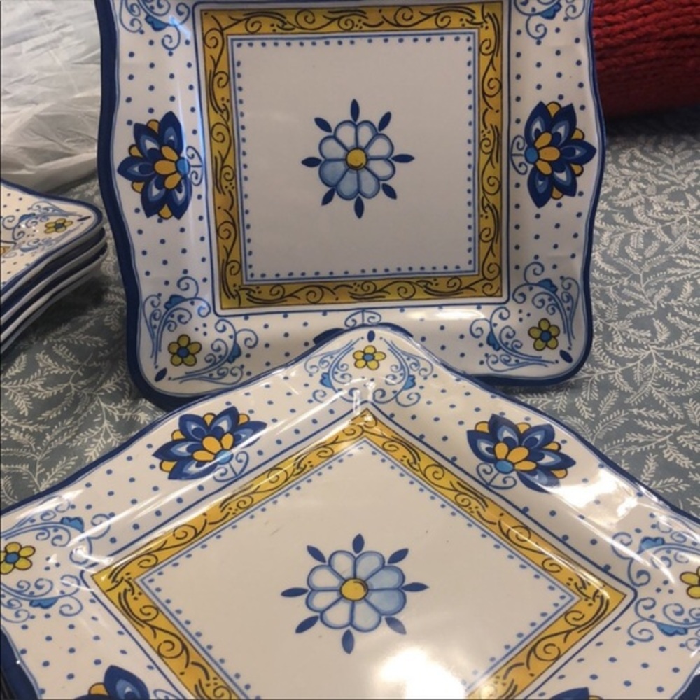 Le Cadeaux melamine luncheon square plates, set of 4